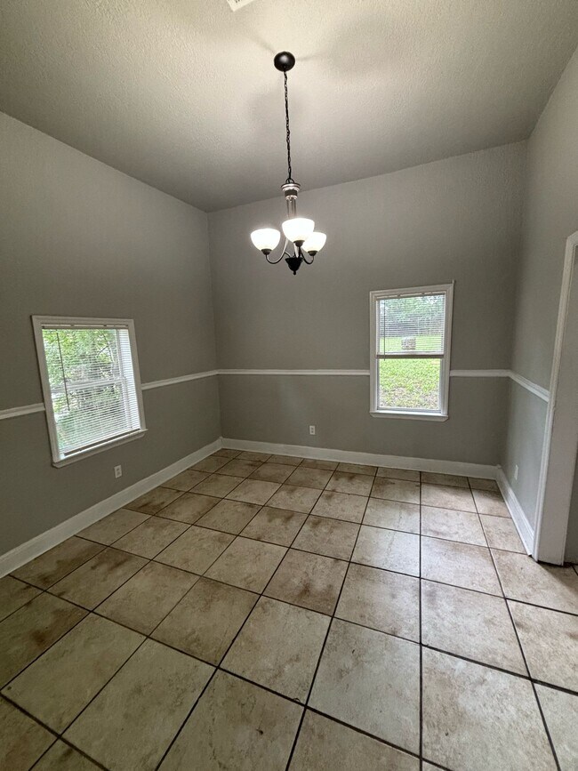 Building Photo - 1709 S Pulaski St