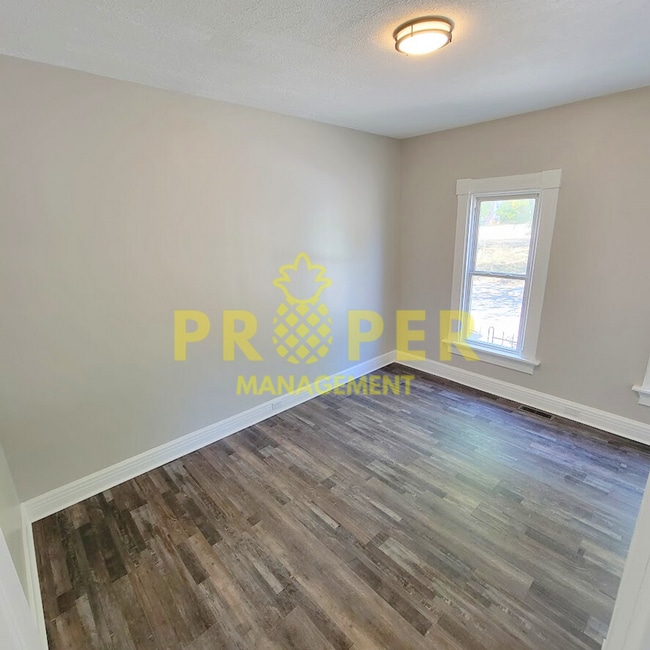 Building Photo - 2 bedrooms 1 bathroom house