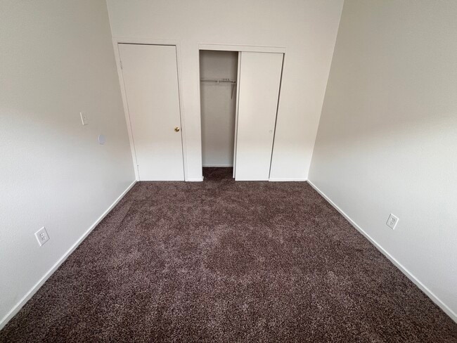 Building Photo - 502 Oak Island Dr