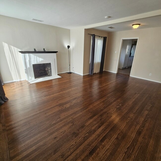 Building Photo - 412 Elm Ave