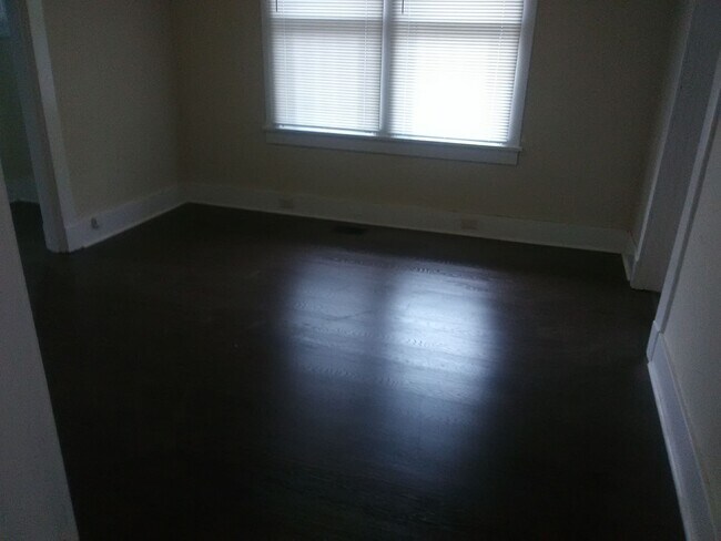 Foto del edificio - 1530 Waverly Ave