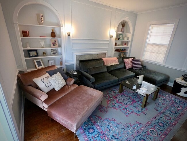 Building Photo - 9/1 Beautiful Hidden GEM. 2 Blocks from Wa...