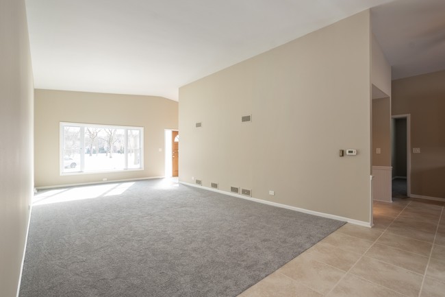 Foto del edificio - 879 Barberry Rd