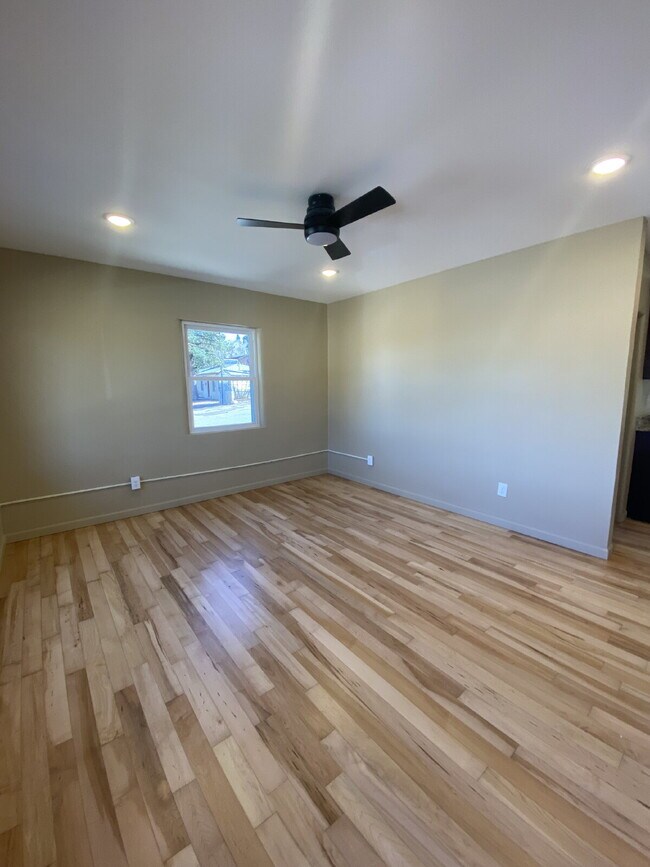 Foto del edificio - 2 bedroom duplex - Ground level - Prospect