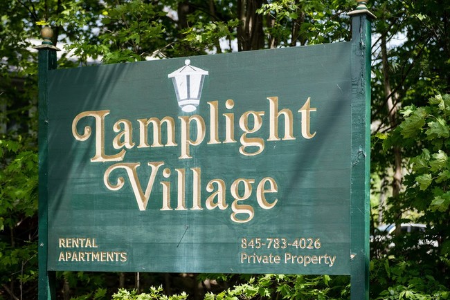 Foto del edificio - Lamplight Village Apartments