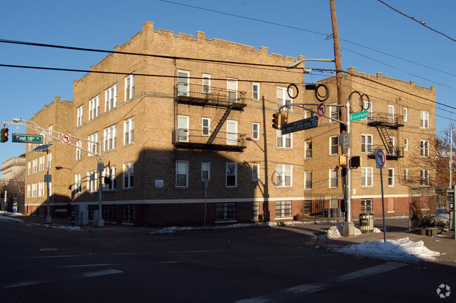 Building Photo - 429-437 Broadway