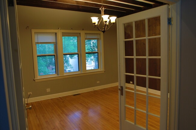 Foto del edificio - 1357 N Wolcott Ave