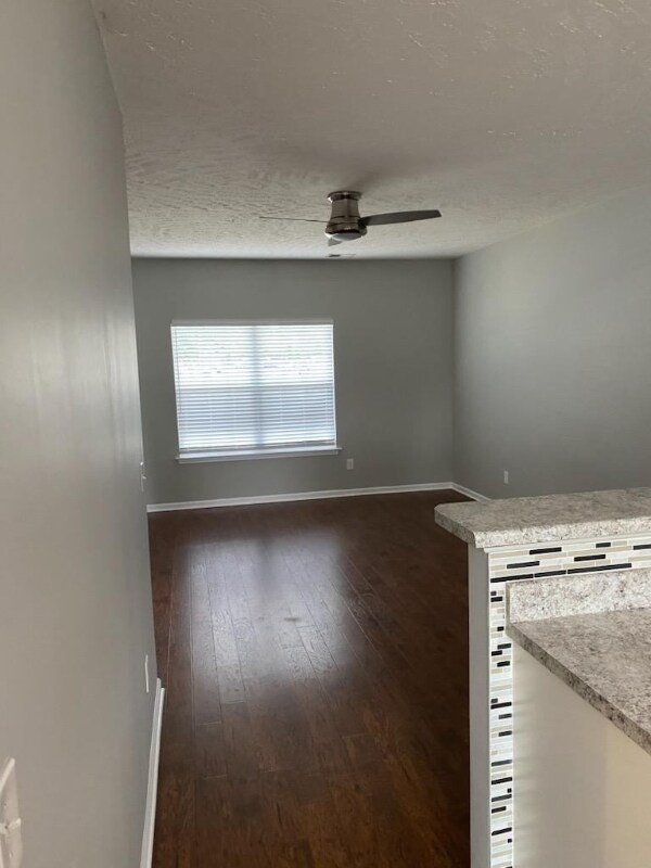 Foto del edificio - 2341 New Holland Cir