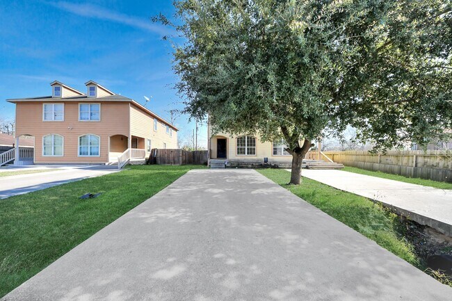 Building Photo - 10217 Teneha Dr