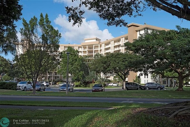 Foto del edificio - 3051 N Course Dr