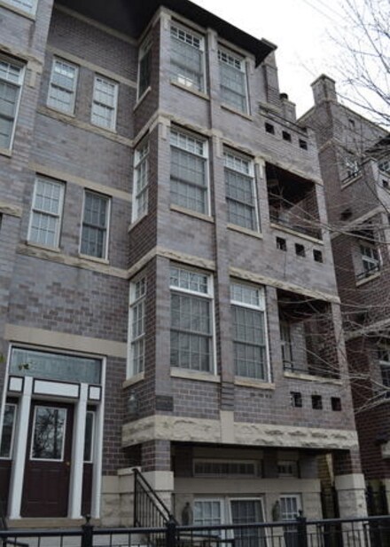 Building Photo - 3838 N Clark St