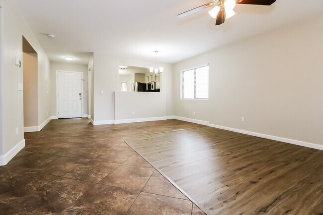 Building Photo - 15040 W Kings Dr