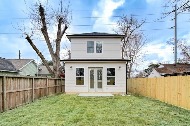Building Photo - 2402 Bennington St