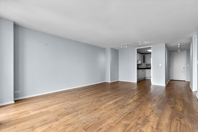 Building Photo - 1660 N La Salle Dr