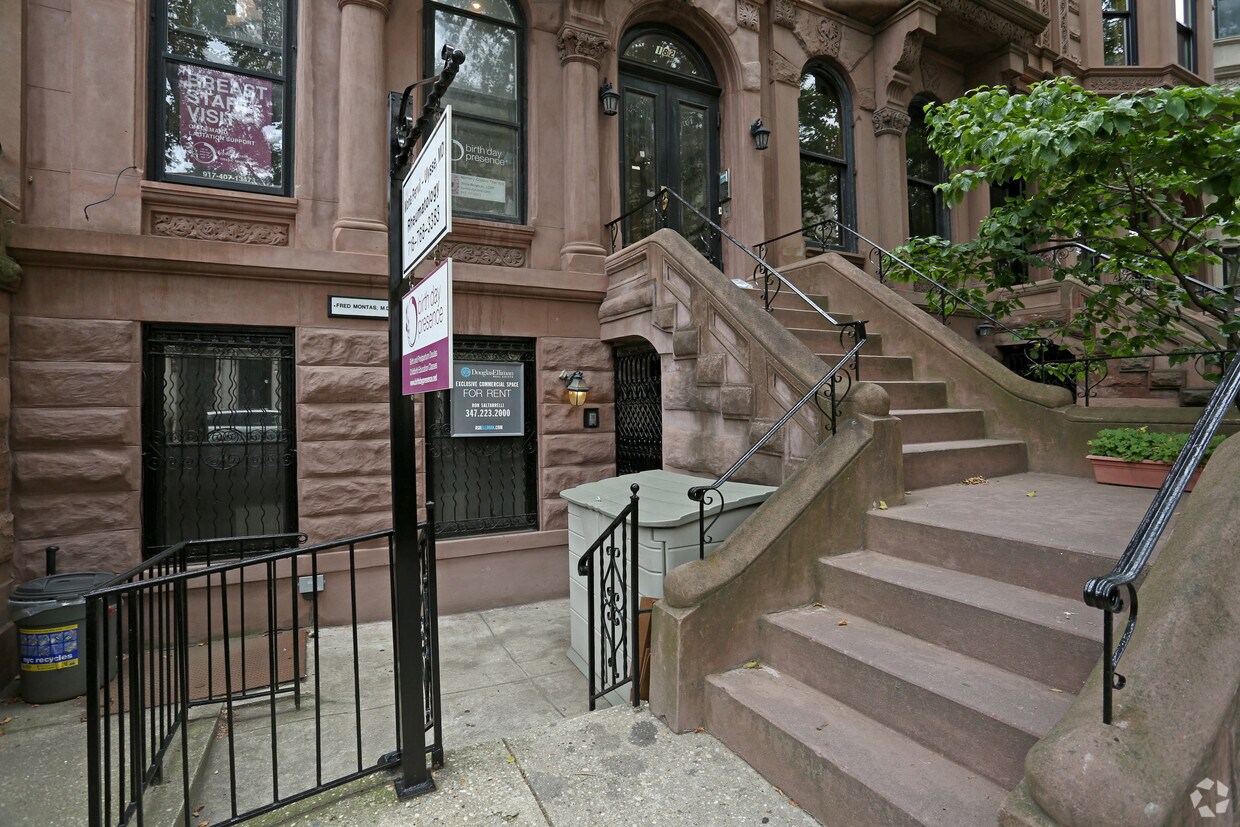Building Photo - 182 8th Ave