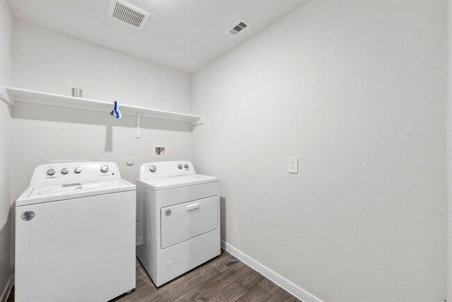 Foto del edificio - 320 Darwin Pl