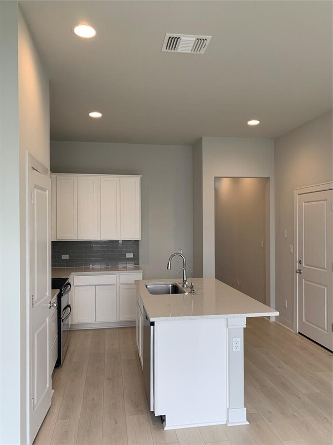 Building Photo - 2205 Vino Dulce