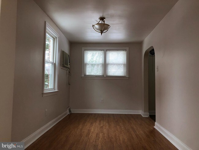 Building Photo - 322 Lakeview Dr