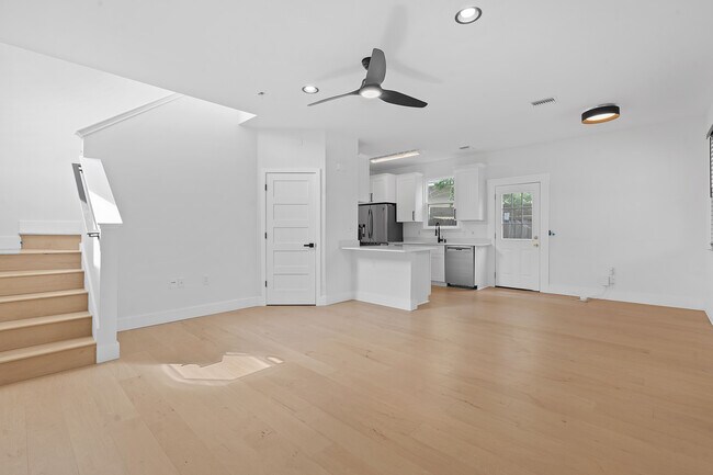 Foto del edificio - 7204 Carver Ave