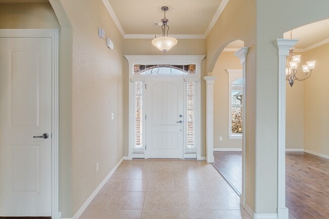 Building Photo - 602 SW Barn Valley Rd