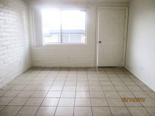 Building Photo - 3020 N. Balboa Avenue #11