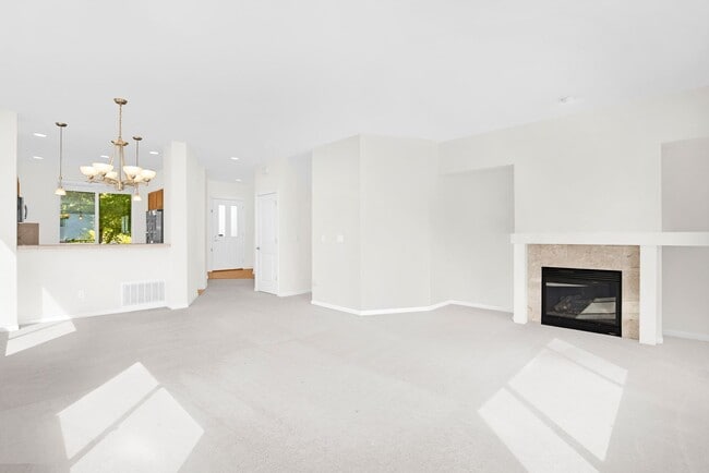 Building Photo - Kirkland Rose Hill - 2 Bedroom Plus Office & Bonus Room & Garage