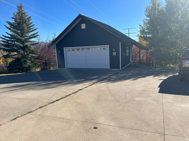 Building Photo - 120 Hillside Dr