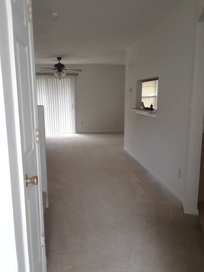 Foto del edificio - Suffolk: 3 bedrooms, 2.5 bathrooms near Obici