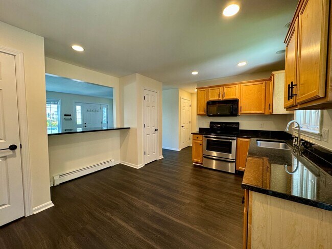 Foto del edificio - South Portland 3BD/2.5BA Parkway Pines Tow...