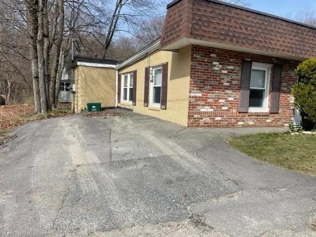 Building Photo - 2 Brookside Ave