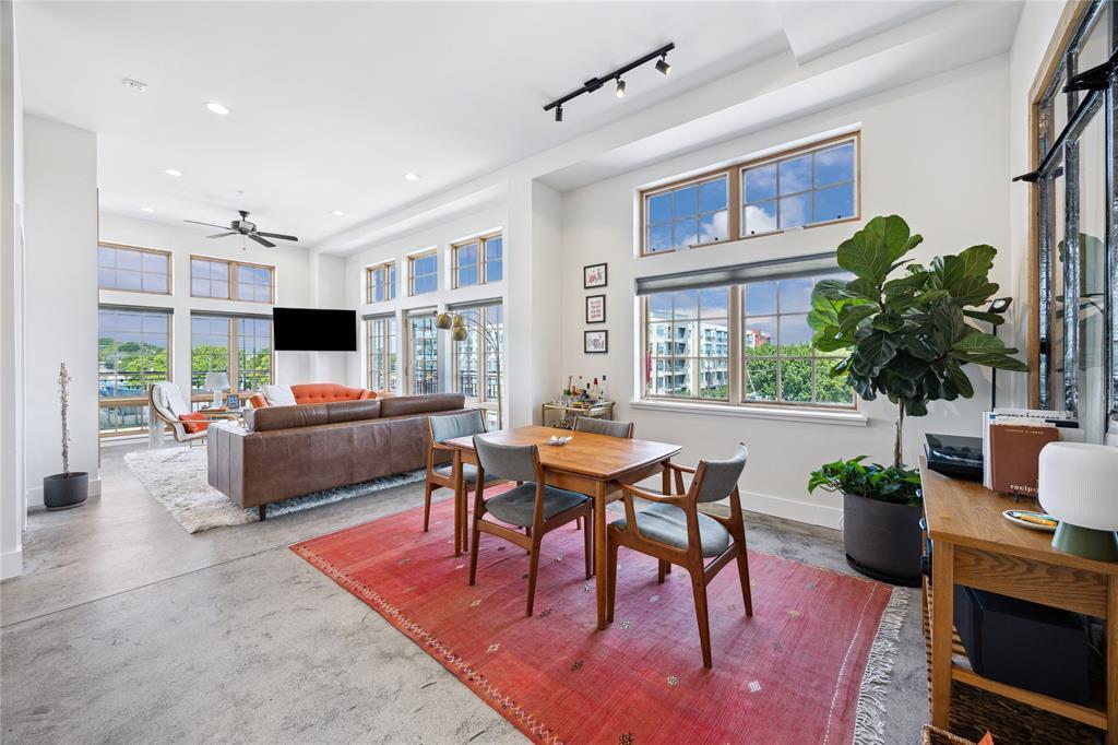 Foto principal - 2235 E 6th St