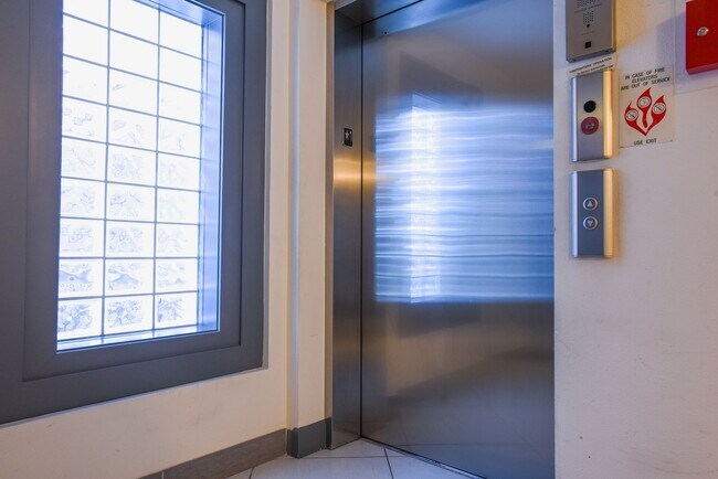 Building Photo - Elegant North Capital Hill Boutique securi...