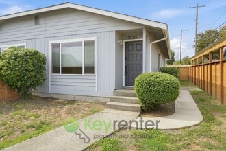 Building Photo - 10201-10203 17th Ave SW