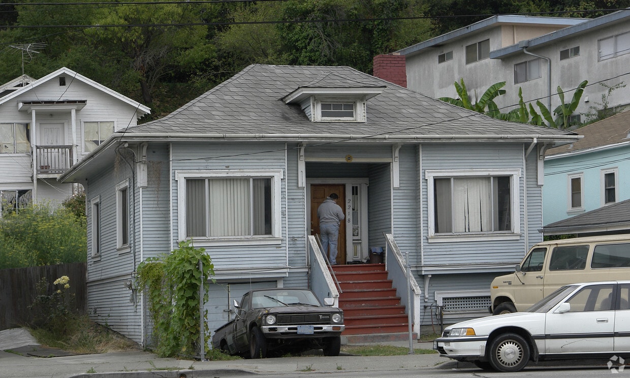 Building Photo - 2216 14th Ave