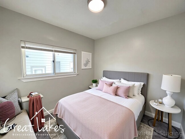 Foto del edificio - Charming 3 Bedroom 2 Bathroom now availabl...