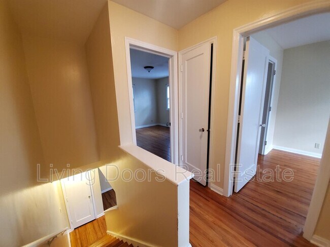 Building Photo - 316 S 47th St