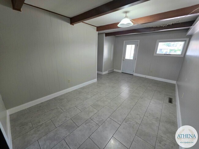 Foto del edificio - 3 Bedroom / 2 Bath House - NEAR CAPAHA PARK
