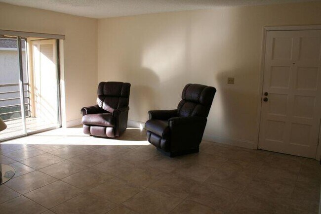 Foto del edificio - 1301 NW 12th Ave