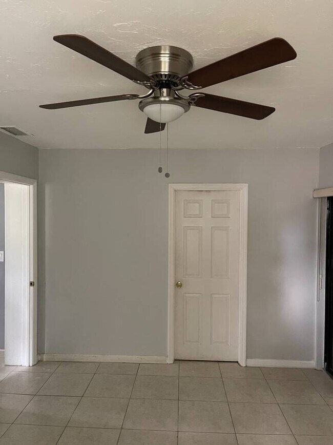 Foto del edificio - 6337 Dawson St