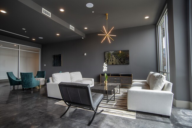 Interior Photo - Avenue Madison