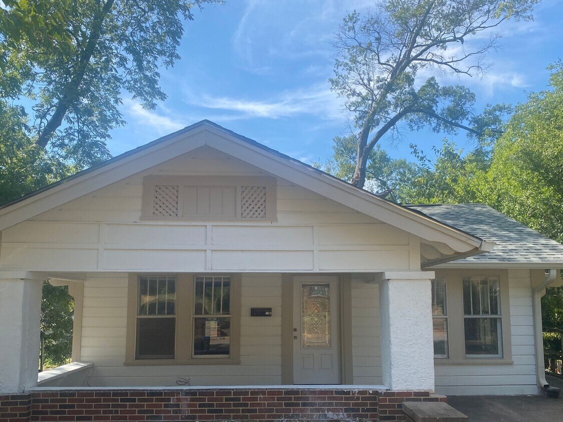 Foto principal - Newly Renovated 4BD/2BA Home in Peaceful N...