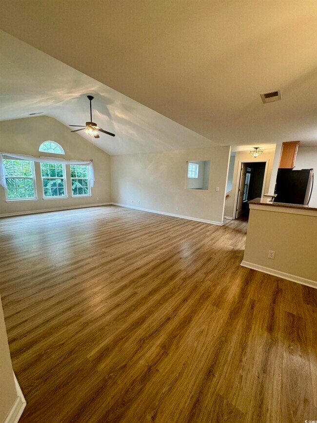 Foto del edificio - 4665 Fringetree Dr