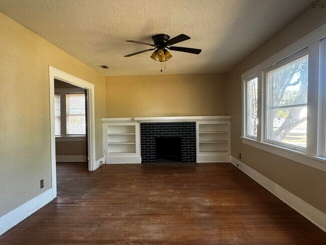 Foto del edificio - 2123 Ave G