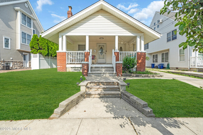 Building Photo - 1705 A St