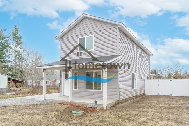 Building Photo - 3 Bedroom Home with 1.5 Bathrooms and an A...