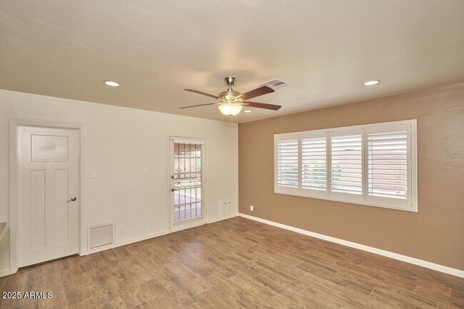 Foto del edificio - 8209 E Sheridan St