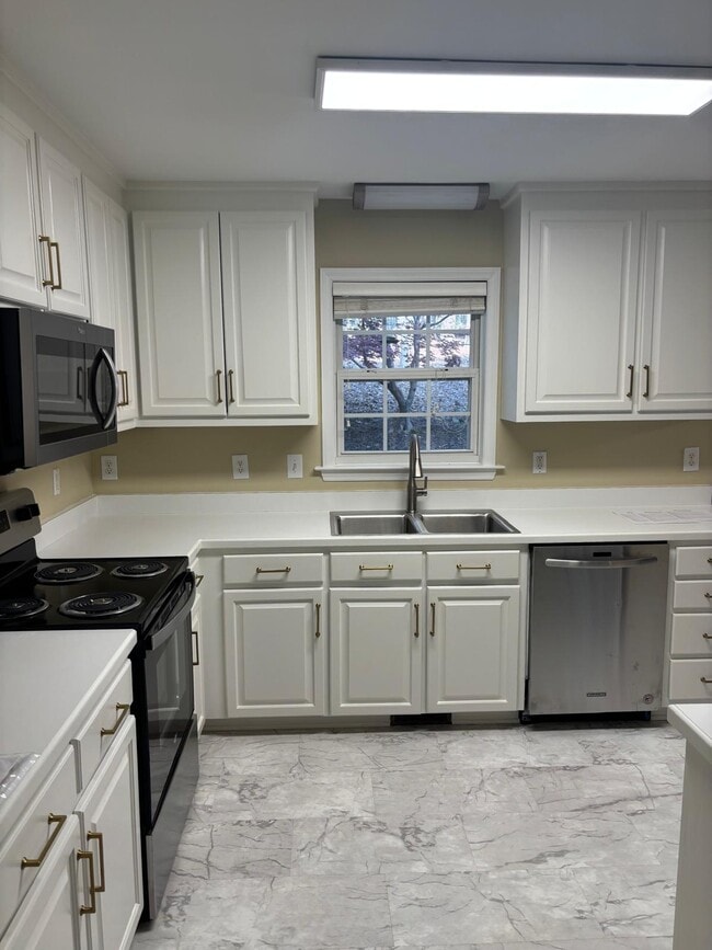 Building Photo - 112 Hudson Hills Rd