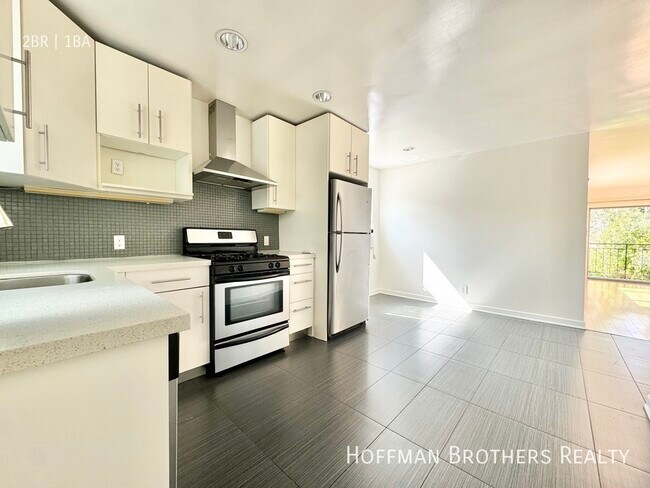 Foto del edificio - 3625 Regal Pl