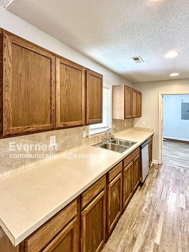 Foto del edificio - Lovely 3-Bedroom Home with Modern Amenitie...
