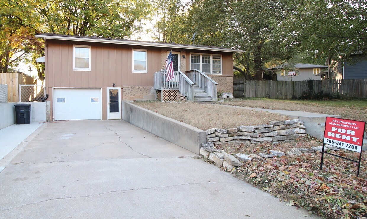 Primary Photo - 515 Sycamore Dr